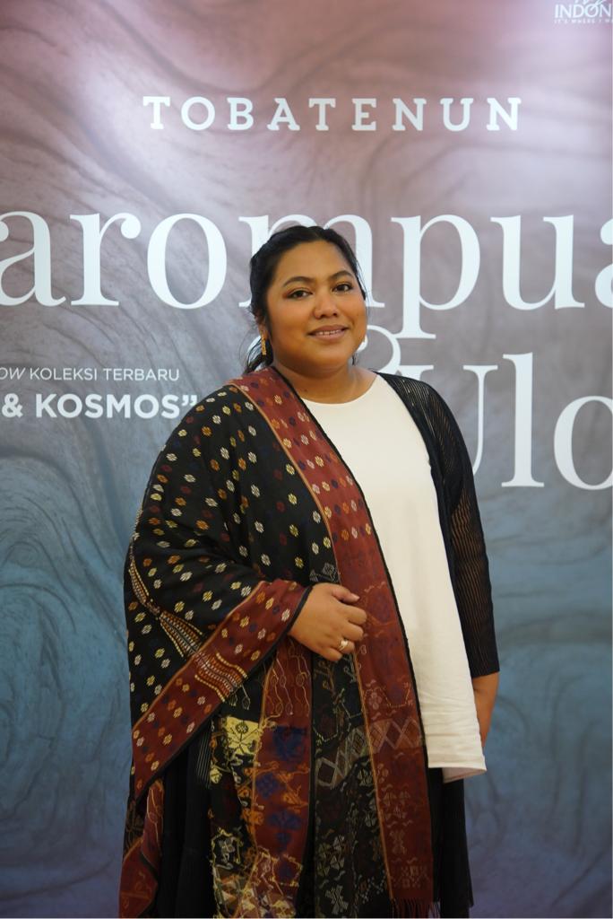 Fashion show Parompuan dan Ulos dari Tobatenun dengan koleksi Kayu & Kosmos